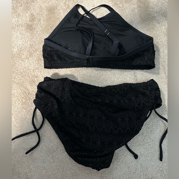 Two piece bikini - Picture 2 of 2